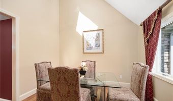 40 Alpine Estates Dr, Cranston, RI 02921