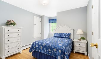 5 Austin Rd, Amherst, NH 03031