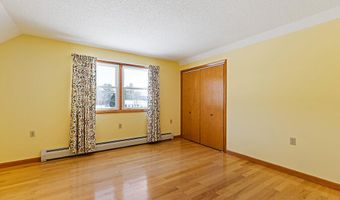 9 Snug Harbor Rd, Belgrade, ME 04917