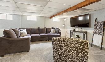 373 Sorrento Dr, Ballwin, MO 63021