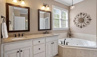 330 Chanticlair Dr, Apex, NC 27502