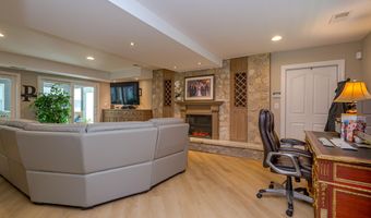 38 Holly Dr, Parlin, NJ 08859