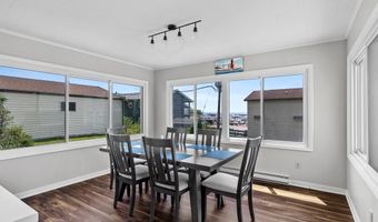 84 E North Water St, Algoma, WI 54201