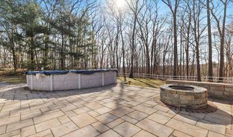 33 Roxbury Ct, Cheshire, CT 06410