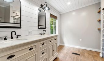 203 Edgewood St, Ballard, WV 24918