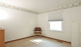 910 S Vista Dr, Algonquin, IL 60102