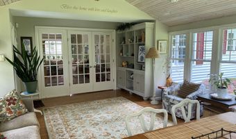 15 Royalwood Ct, Cheshire, CT 06410