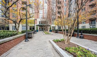 1021 N GARFIELD St 318, Arlington, VA 22201