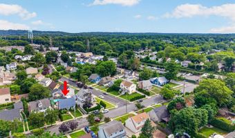131 Dorset Ave, Albertson, NY 11507