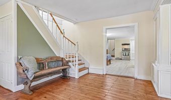 8893 LONGSWAMP Rd, Alburtis, PA 18011