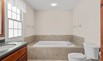 635 Prestige Woods Blvd, Aurora, OH 44202