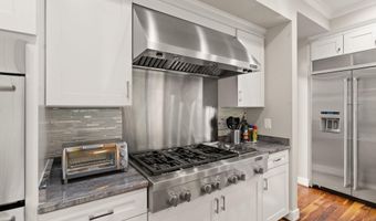 4226 40TH St N, Arlington, VA 22207