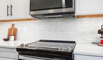1190 Berkshire Ln, North Liberty, IA 52317