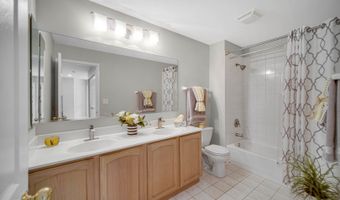 6 Yorkshire Ct, Algonquin, IL 60102