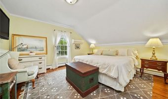 43 Poplar St, Newport, RI 02840