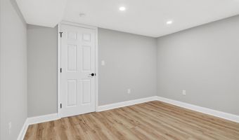 1607 N GLEBE Rd, Arlington, VA 22207