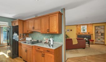 82 Pilgrim Dr, Bedford, NH 03110