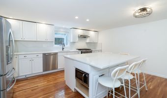 150 Chestnut St, Branford, CT 06405