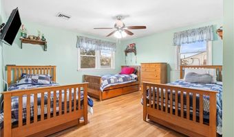 25 Loomis St, Cranston, RI 02920