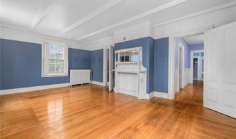 36 Ayrault St, Newport, RI 02840