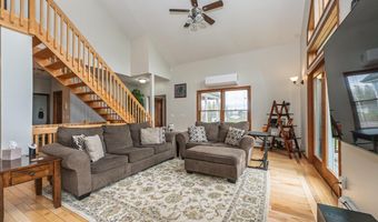 4 Debbie Dr, Altamont, NY 12009
