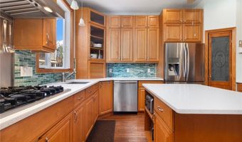 55 Hunter Ave, Newport, RI 02840