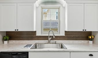 355 W 9th St, Auburn, IN 46706