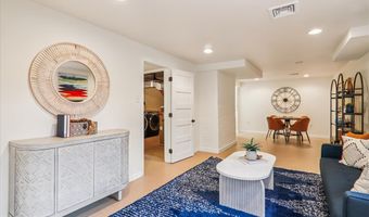 941 N MCKINLEY Rd, Arlington, VA 22205