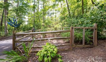 17 Bohemian Ln, Asheville, NC 28805