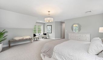 42 E Lantern Rd, Lincoln, RI 02865