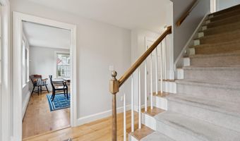 2 Winsome Lea Rd, Falmouth, ME 04105