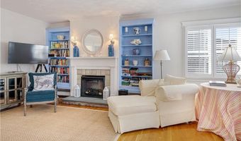 37 Almy St, Newport, RI 02840