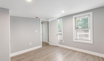90 Huron St, Warwick, RI 02889