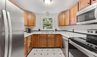 2 Cortland Cir, Bangor, ME 04401