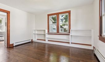 91 Grove St, Clinton, CT 06413