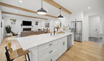 43 Oak Ridge Dr, Avon, CT 06001