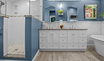 30 Eldredge Ave, East Greenwich, RI 02818