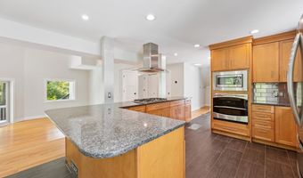 90 Red Hill Rd, Branford, CT 06405