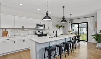 2203 Barry Dr, Adel, IA 50003