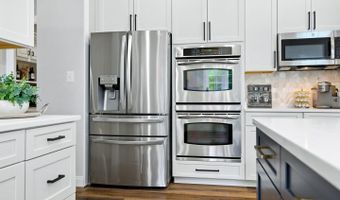 22530 FOREST RUN Dr, Ashburn, VA 20148