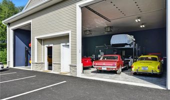597 S County Trl 203 & 204, Exeter, RI 02822