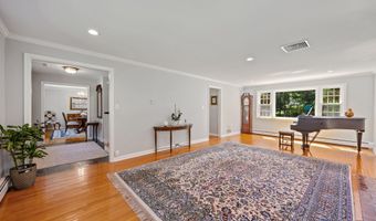 475 Riverside Dr, Cheshire, CT 06410