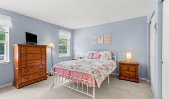 37 Wicken Sq, Albany, NY 12205