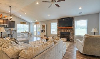 221 Little Man Dr, Boiling Springs, SC 29316