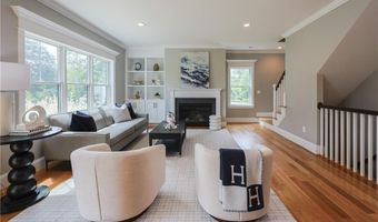2 Bluemead Farm Ln, Barrington, RI 02806