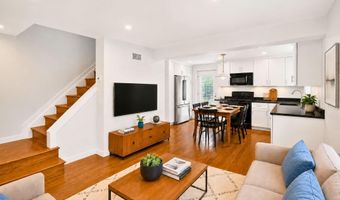 2218 FARRINGTON Ave, Alexandria, VA 22303