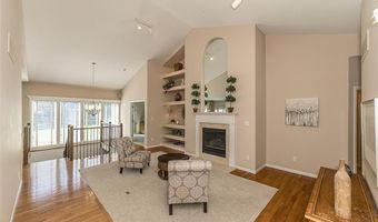 573 Castle Ridge Dr, Ballwin, MO 63021