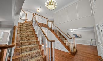 2086 Autumn Hill Dr, Ann Arbor, MI 48103