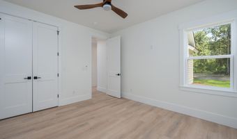 13 Woods Ln, Beaufort, SC 29907