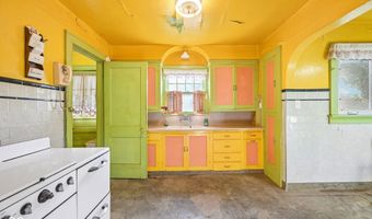 327 E 37th St, Anderson, IN 46013
